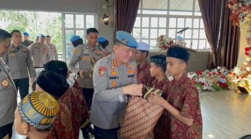 Syukuran Hari Jadi Propam Polri Ke 22 Mengundang Anak-anak Yayasan Panti Asuhan